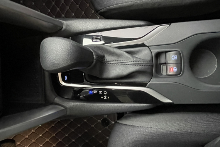 丰田 卡罗拉锐放 2022款 2.0L 先锋版中控内饰7009