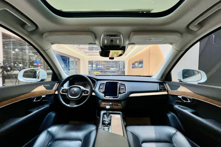 沃尔沃XC90 2019款 T6 智逸版 7座 国VI中控内饰7003