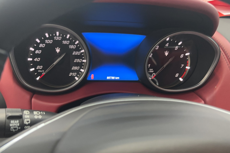 玛莎拉蒂 Levante 2018款 3.0T 豪华杰尼亚版中控内饰15