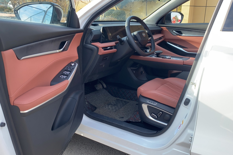 长安CS75 PLUS 2024款 第三代 冠军版 2.0T 智驾劲擎型中控内饰7002