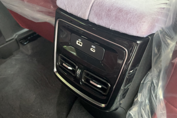 捷途X70 PLUS 2025款 1.5T 精英版 5座中控内饰7005