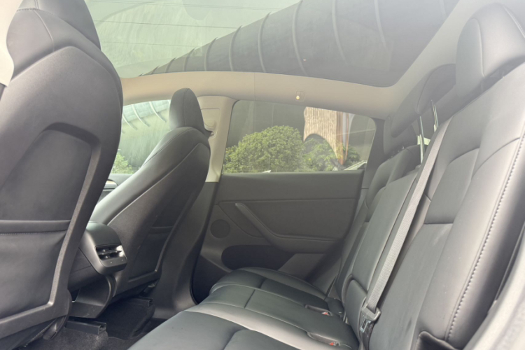 特斯拉 Model Y 2022款 改款 后轮驱动版局部细节9007