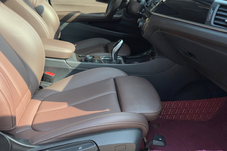 宝马1系 2020款 120i M运动套装局部细节9004