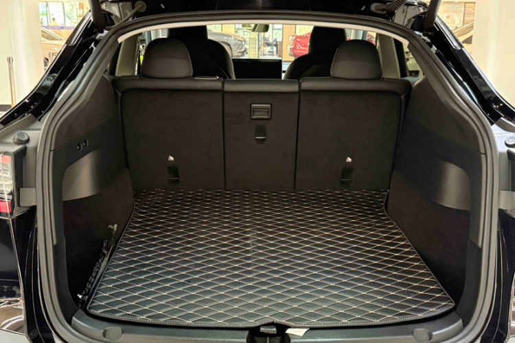 特斯拉 Model Y 2022款 改款 后轮驱动版中控内饰7008