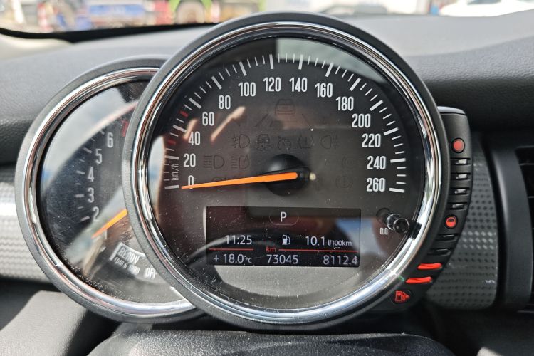 MINI 2016款 1.5T COOPER 先锋派中控内饰15