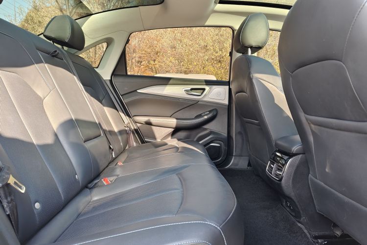 飞凡汽车 飞凡ER6 2021款 新动版 620km 智享版中控内饰7004