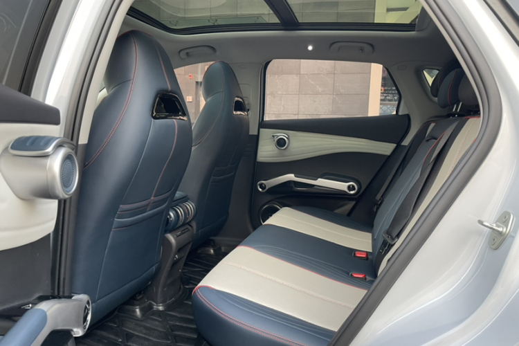 比亚迪 元PLUS 2022款 430KM 尊贵型中控内饰7002