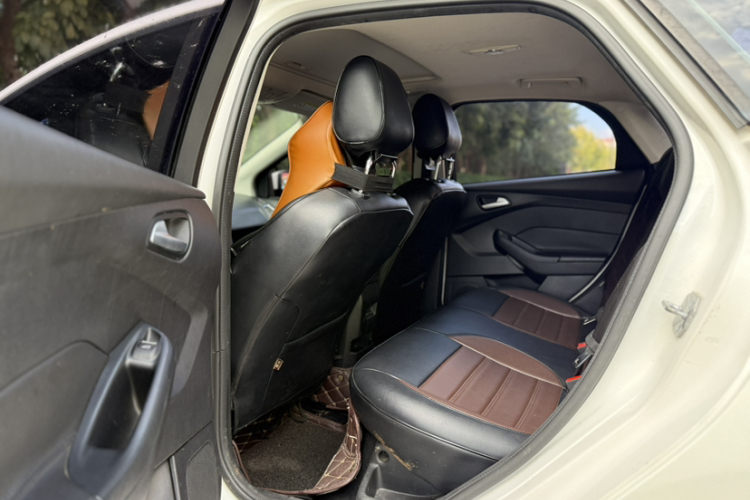 福特 福克斯 2017款 三厢 1.6L 自动风尚型智行版中控内饰7003