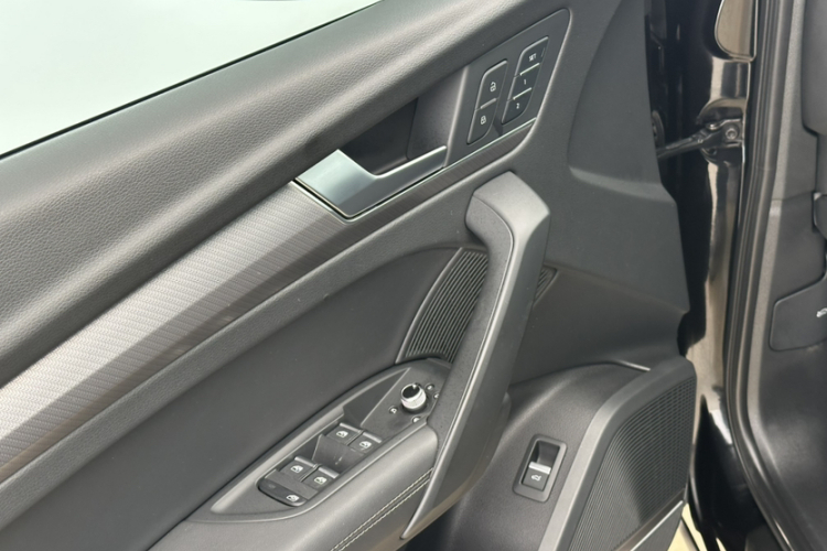 奥迪Q5L 2022款 改款 45T 豪华动感型局部细节9005