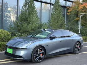 领克Z10 2024款 95kWh 702km四驱智驾Ultra