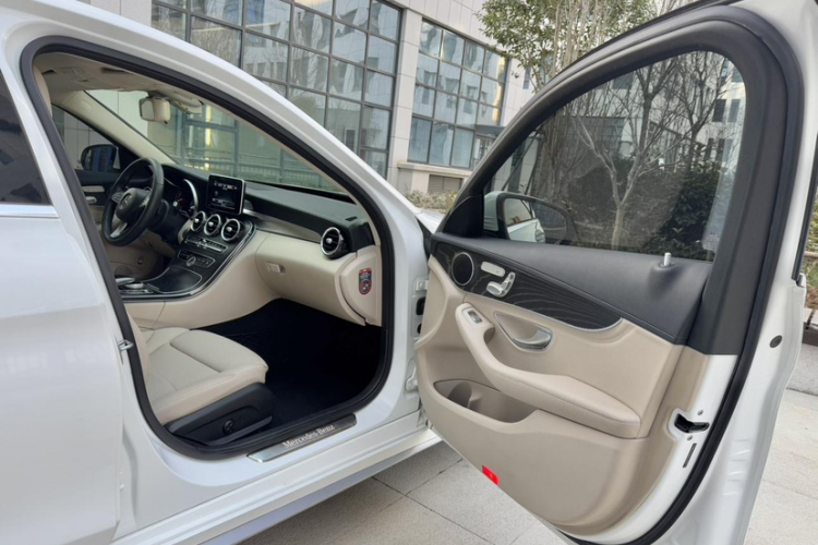 奔驰C级 2017款 C 200 L 运动版中控内饰7014