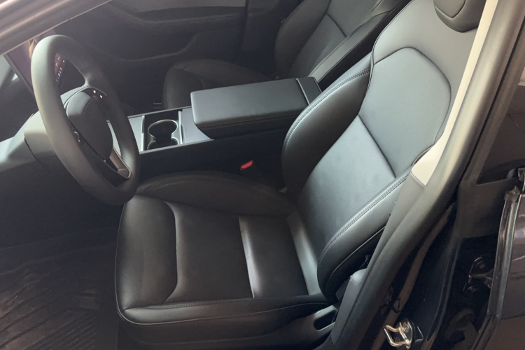 特斯拉 Model 3 2023款 后轮驱动版局部细节19