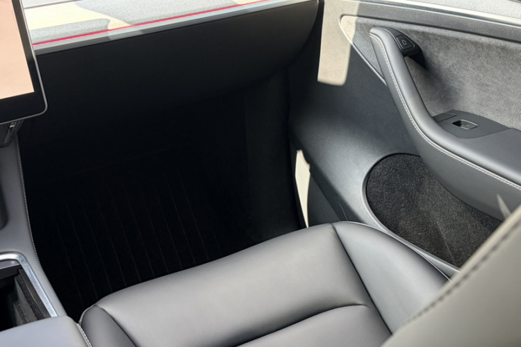特斯拉 Model Y 2024款 后轮驱动版中控内饰7010