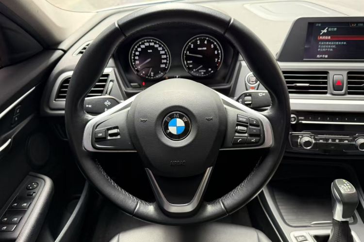 宝马1系 2018款 改款 118i 时尚型中控内饰7001