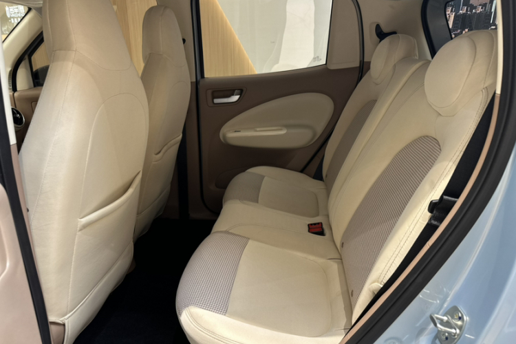 五菱汽车 宏光MINIEV 2025款 四门版 进阶款中控内饰7006