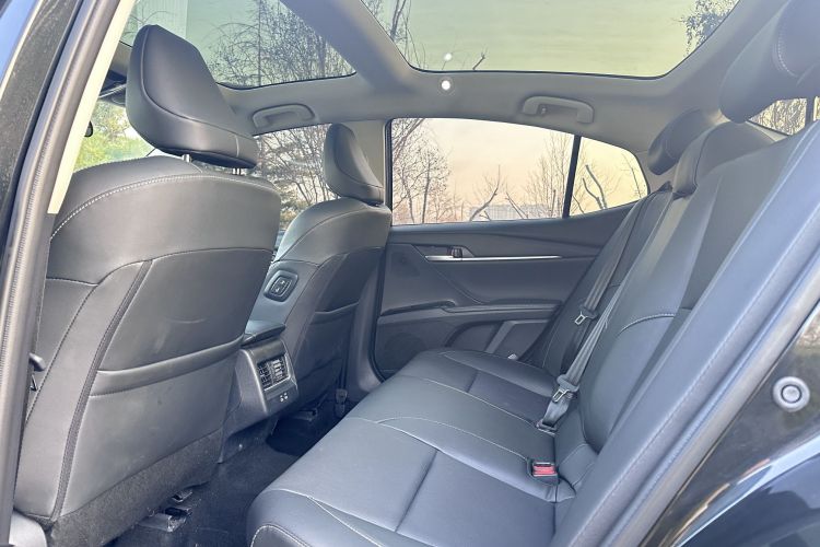 丰田 凯美瑞 2024款  双擎 2.0HG 尊贵版中控内饰7004