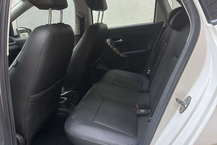 大众 Polo 2016款 1.4L 自动风尚型中控内饰7002