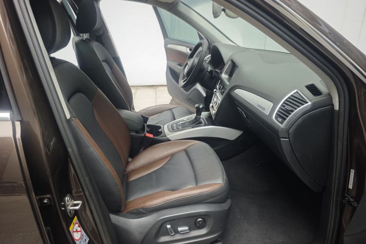 奥迪Q5 2017款 Plus 40 TFSI 技术型中控内饰7004