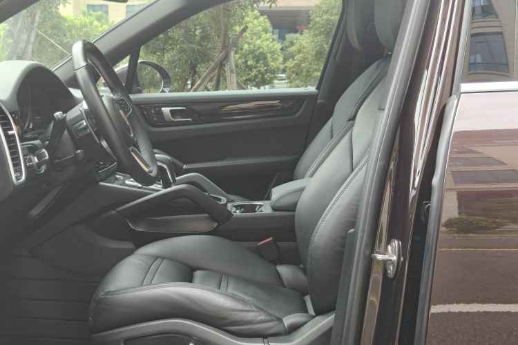 保时捷 Cayenne新能源 2019款 Cayenne E-Hybrid 2.0T中控内饰7001