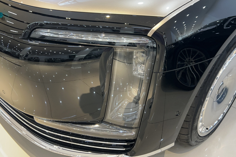 鸿蒙智行 尊界S800 2025款 增程 星辉行政版 4座局部细节36