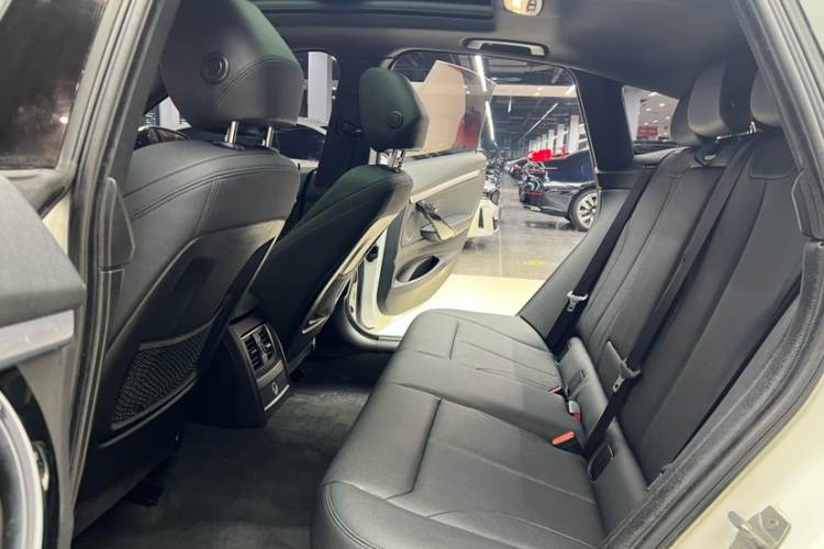 宝马3系GT 2019款 320i M运动套装中控内饰7006