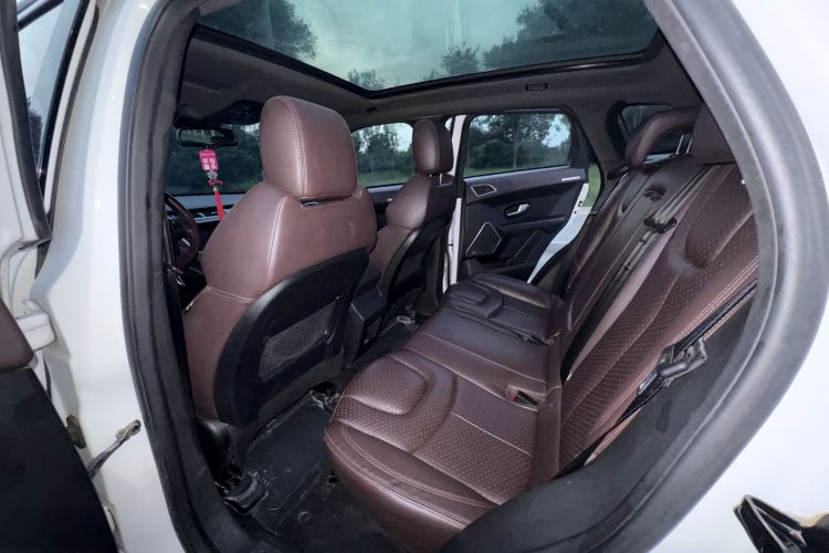 陆风X7 2015款 2.0T 全景尊贵版中控内饰7002