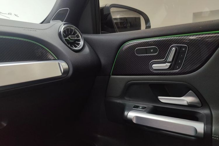 奔驰GLB AMG 2021款 改款 AMG GLB 35 4MATIC中控内饰7007