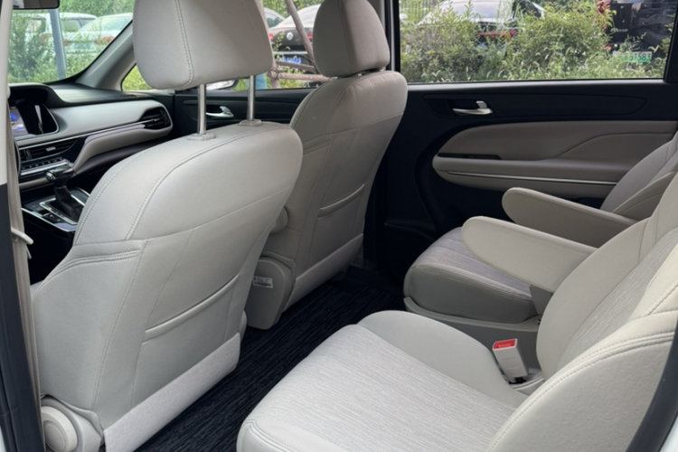 广汽传祺 传祺M6 2019款 270T DCT精英版（七座）国VI车身外观6013