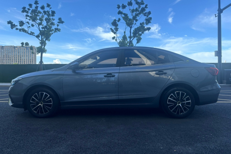 荣威i5 2021款 1.5L 手动钻石版车身外观6003