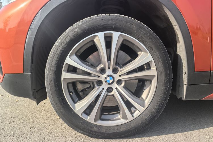 宝马X1 2018款 xDrive20Li 尊享型车身外观6006