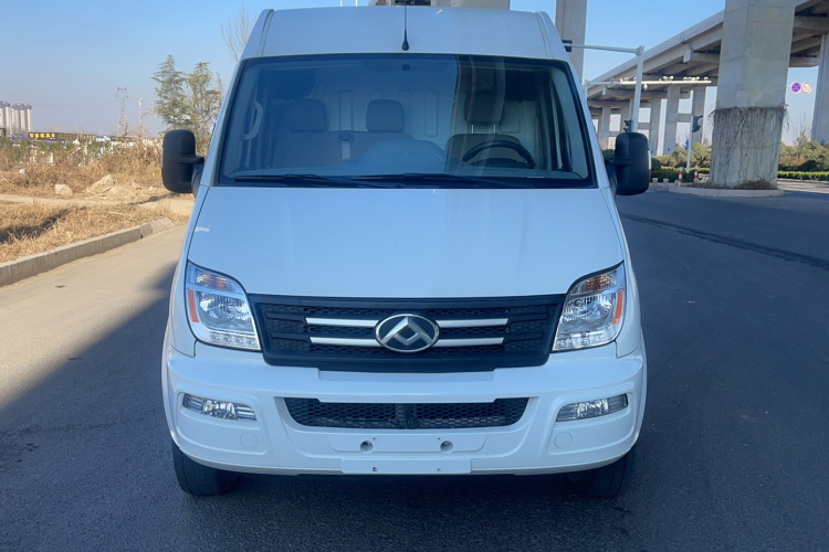 上汽大通MAXUS 新途V80 2021款 2.0T 手动经典城配王短轴超低顶3座车身外观6001