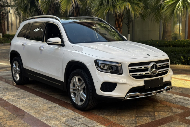 奔驰GLB 2023款 GLB 220 动感型车身外观6001