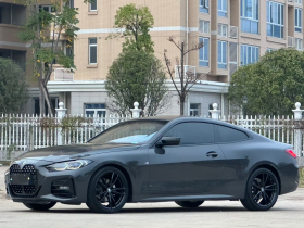 宝马4系 2022款 425i M运动曜夜套装