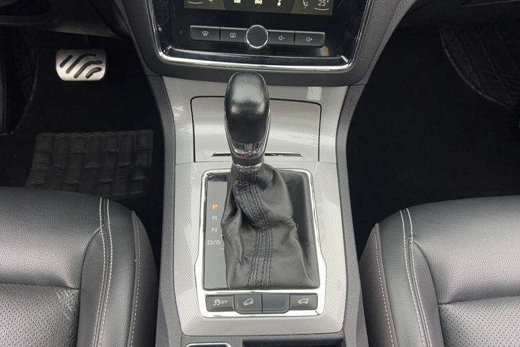 荣威RX5 2016款 20T 两驱自动互联网智享版局部细节18