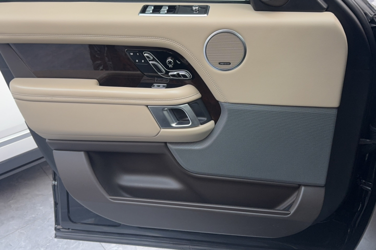 路虎 揽胜 2021款 3.0 L6 传世加长经典版局部细节16