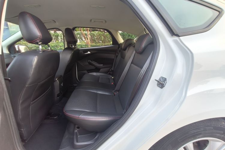 福特 福克斯 2018款 两厢经典 1.6L 自动舒适型智行版中控内饰7001