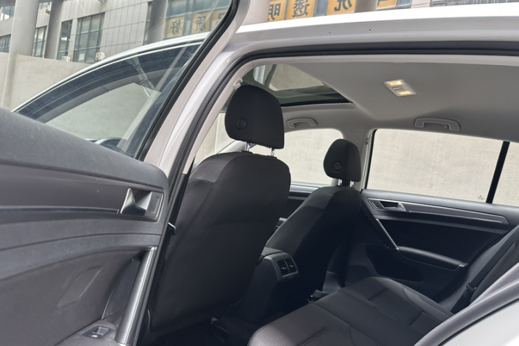 大众 高尔夫 2017款 1.6L 自动舒适百万辆纪念版中控内饰7003