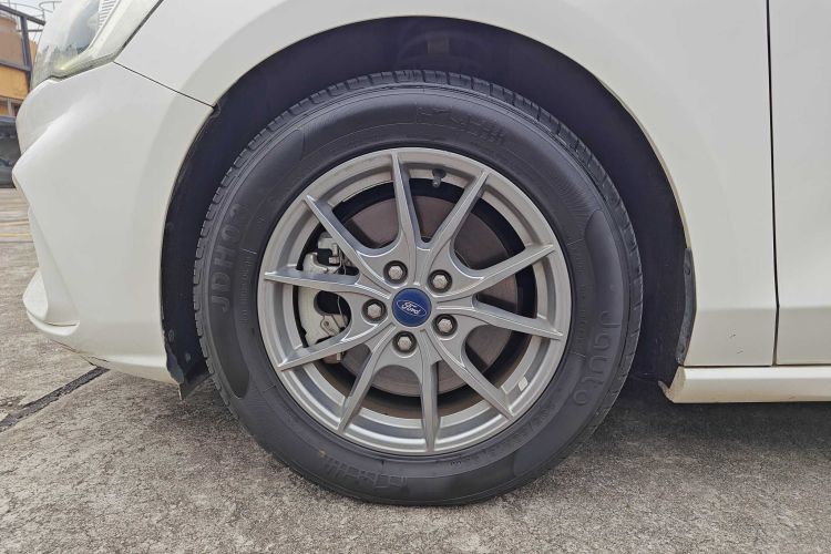 福特 福克斯 2020款 两厢 EcoBoost 180 自动锋潮型车身外观6007