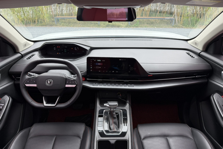 长安CS55PLUS 2022款 第二代 1.5T DCT豪华型中控内饰7005