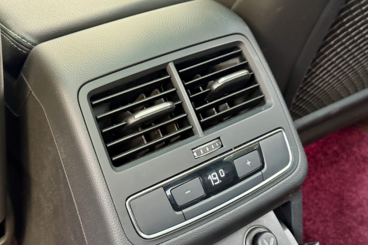 奥迪A4L 2020款 40 TFSI 豪华动感型局部细节9010