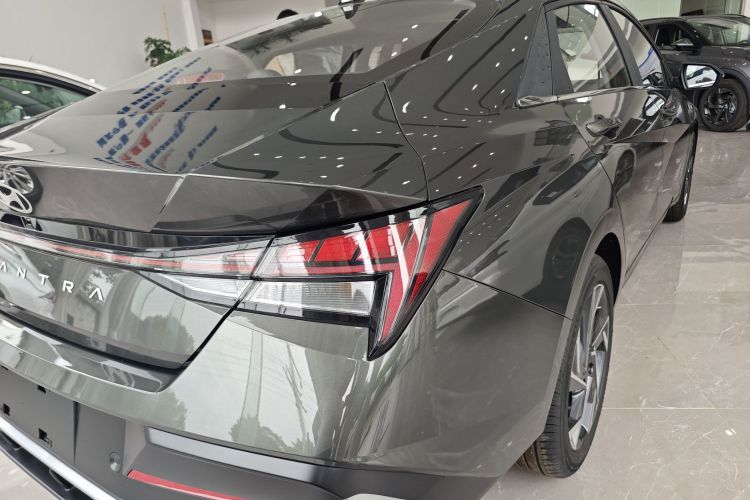 现代 伊兰特 2023款 1.5L CVT LUX尊贵版车身外观6003