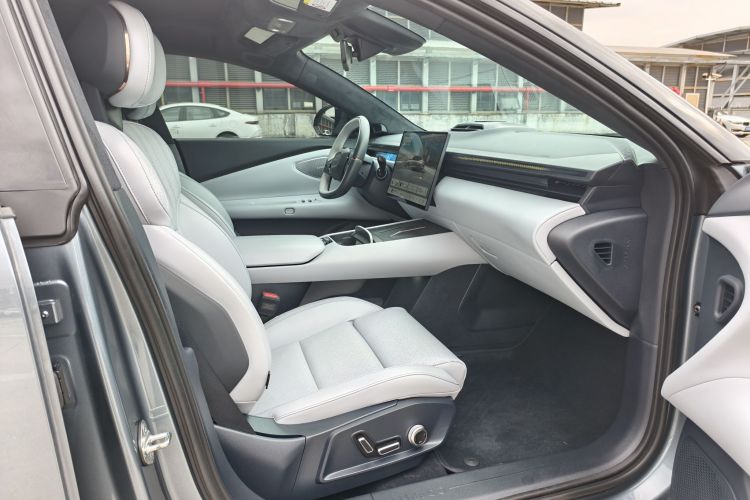 领克Z10 2024款 95kWh 806km后驱智驾Max中控内饰7011