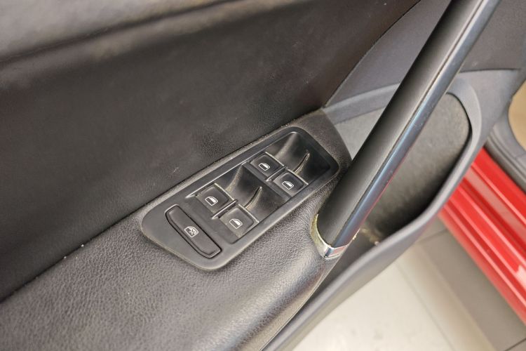 大众 高尔夫 2015款 1.6L 自动舒适型中控内饰7001