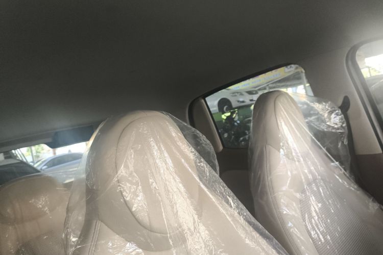 五菱汽车 宏光MINIEV 2025款 四门版 进阶款中控内饰7001