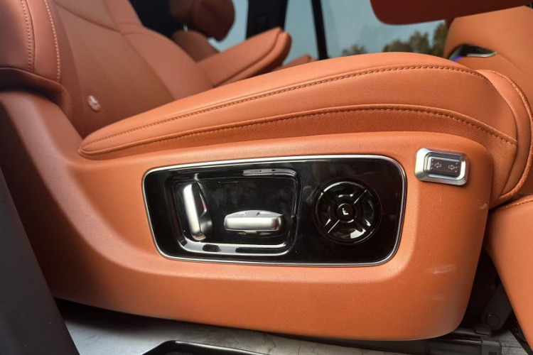 理想汽车 理想L8 2025款 Max 智能焕新版中控内饰7009