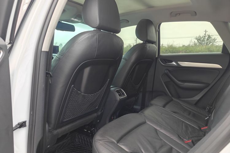 奥迪Q3 2013款 35 TFSI 舒适型中控内饰7001