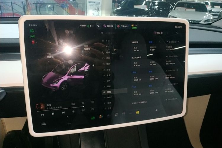 特斯拉 Model Y 2022款 改款 长续航全轮驱动版中控内饰15