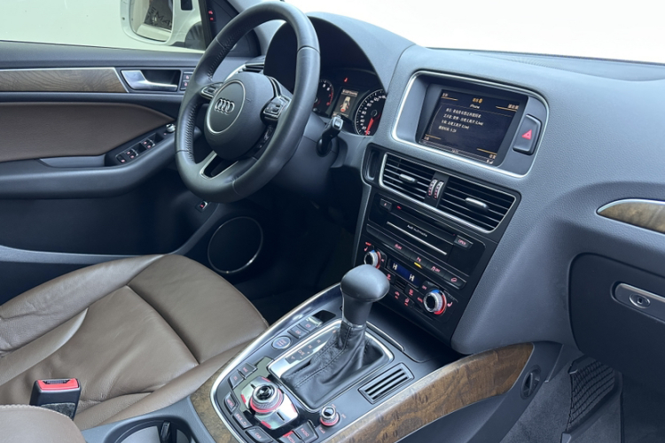 奥迪Q5 2013款 40 TFSI 舒适型局部细节18