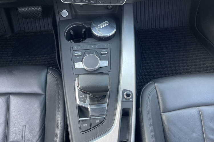 奥迪A4L 2019款 40 TFSI 时尚型 国VI中控内饰7002