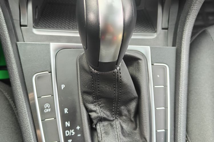 大众 高尔夫 2020款 200TSI DSG舒适进取版局部细节18